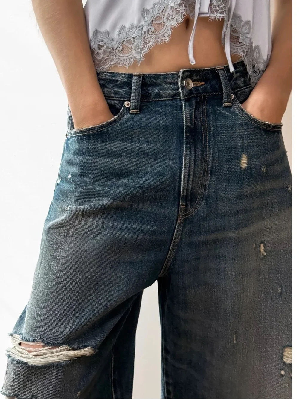 Zara MID-RISE RIPPED DENIM
JORTS TRE - Picture 4 of 8